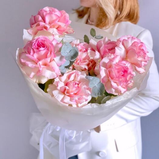 Розовые французские розы