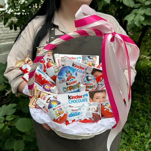 Корзина со сладостями Kinder