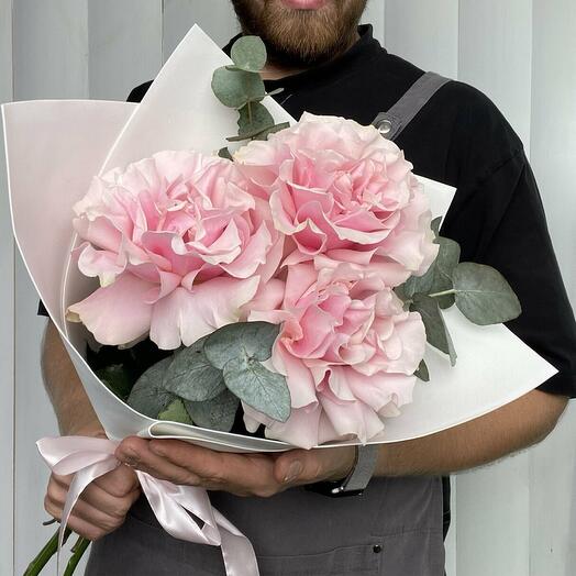 Букет французских роз с эвкалиптом