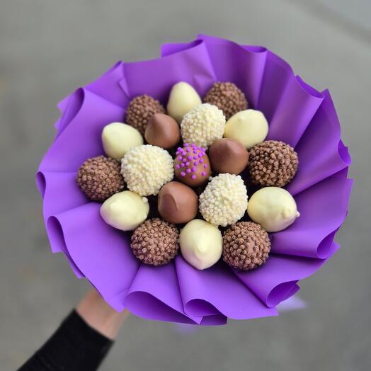 Ramo de fresas en Violeta de chocolate
