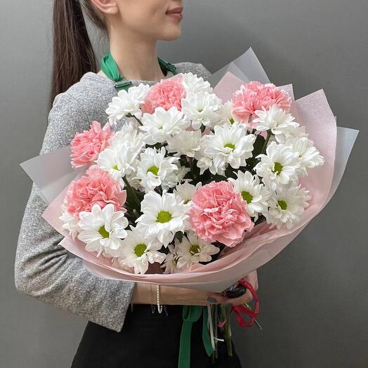 Bouquet of Chrysanthemums and dianthuses
