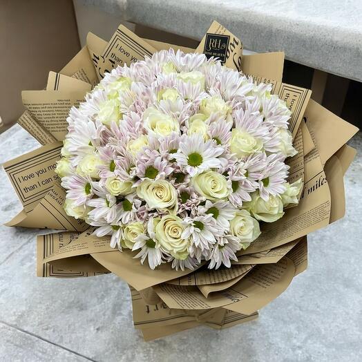 White and pink roses bouquet 💐