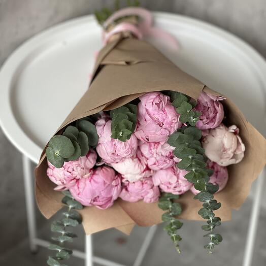 Пионы с эвкалиптом