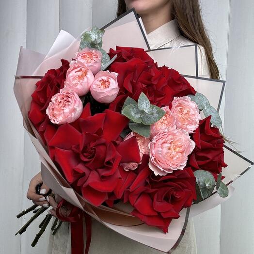Ramo de rosas francesas con Julieta y eucalipto