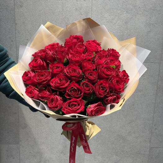 35 роз бордовых