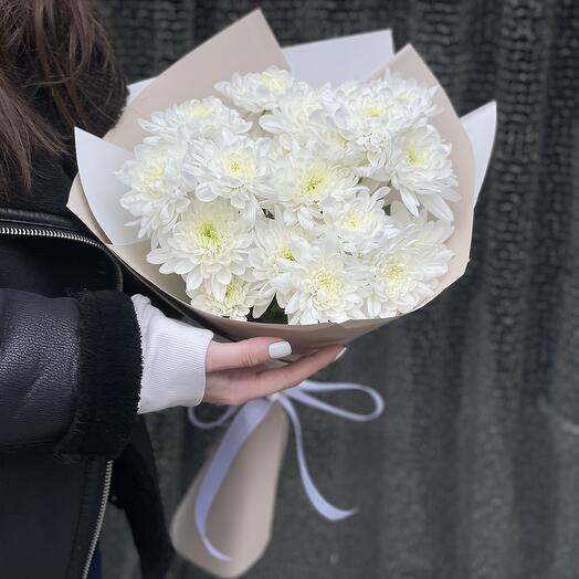 Bouquet of snow-white chrysanthemums