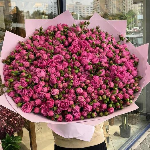 Огромный букет кустовых пионовидных роз