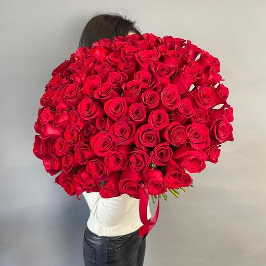 Завораживающий букет из 101 розы