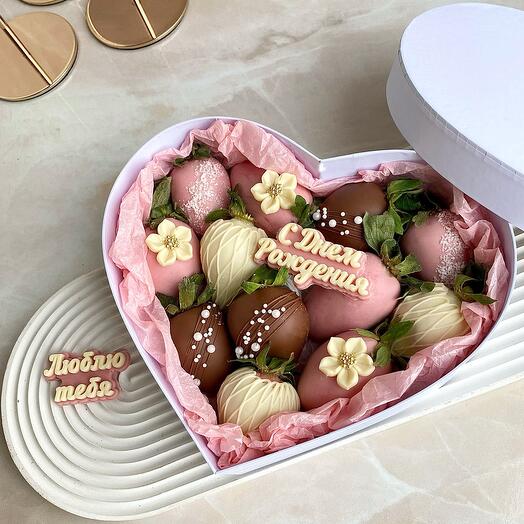 Клубника в шоколаде сердце белое