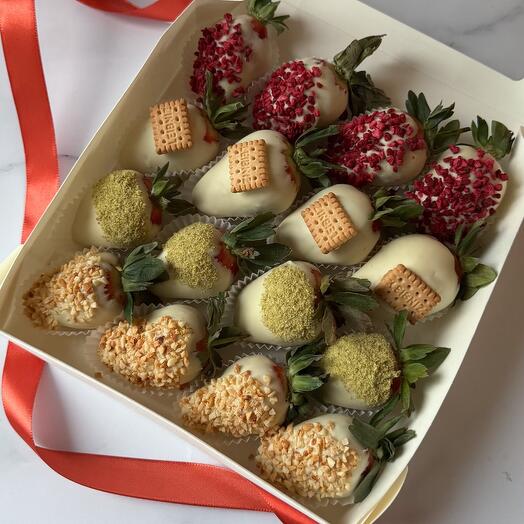 Клубника в белом шоколаде 16 шт