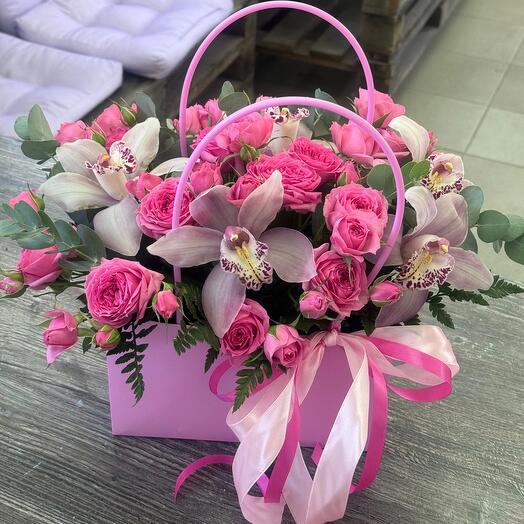 Шикарная сумочка с цветами😍