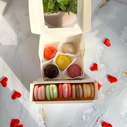 Набор сладостей Макаронс ассорти + Моти ассорти, в подарок девушке, жене, на 8 марта