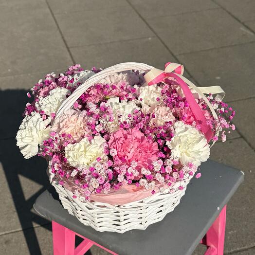 Rózsaszín virágok kosara
