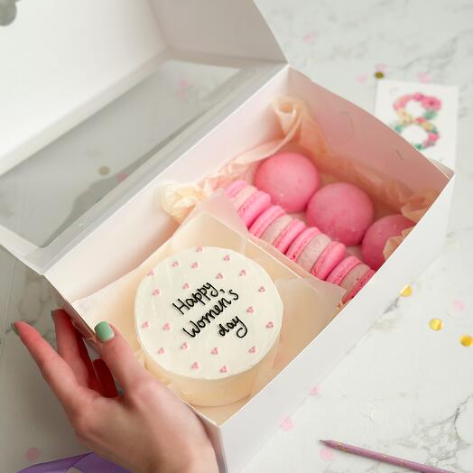 Набор бенто с надписью и сердечками Happy Women s day, макарон и моти на 8 марта