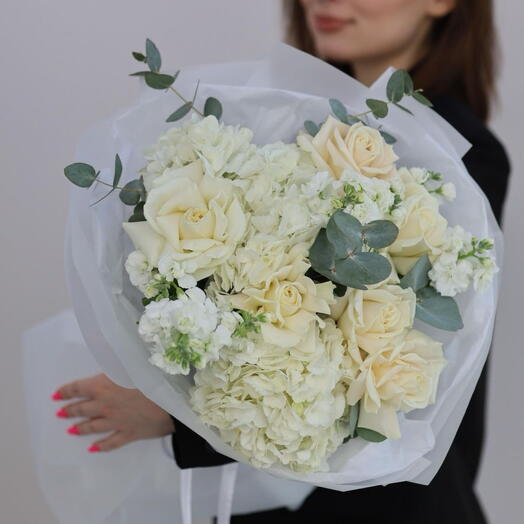 Весенний белый букет