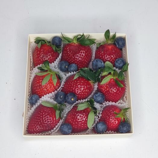 Strawberry bouquet 9-12 pieces (seasonal)