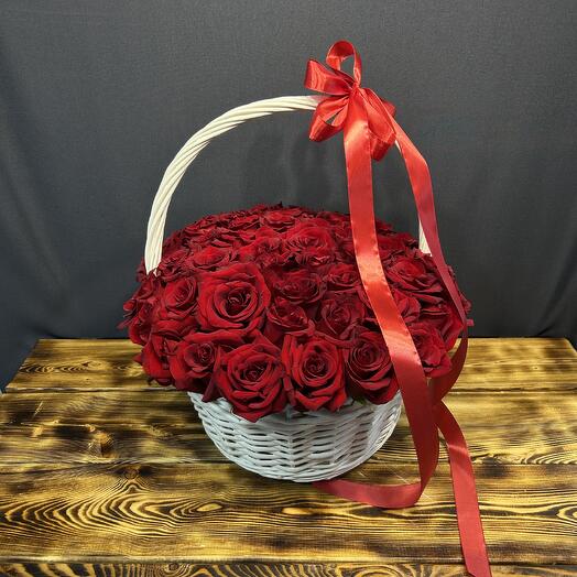 Корзина с розами 51