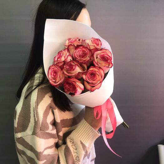 9 Бело-Розовых роз DR0150343
