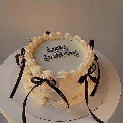 Торт с рюшками и бантиками "Happy birthday"