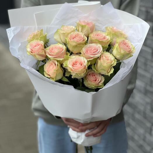 Букет из 15 нежно-розовых роз