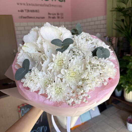 Zərif ağ çiçək buketi