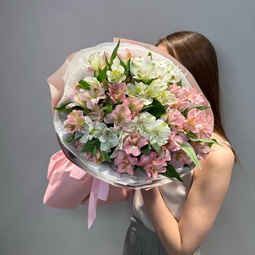 Альстромерия в букете