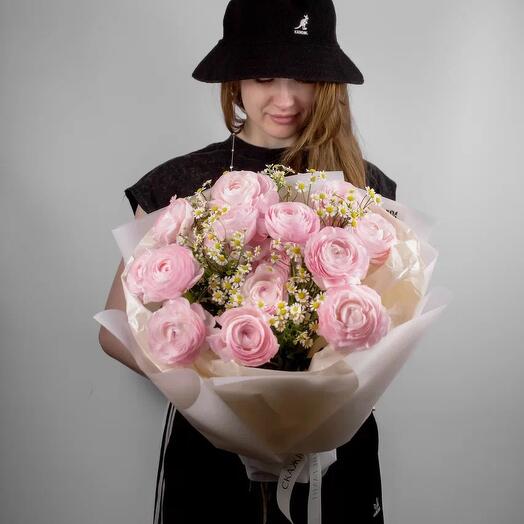 Букет с ранункулюсом и ромашкой, L