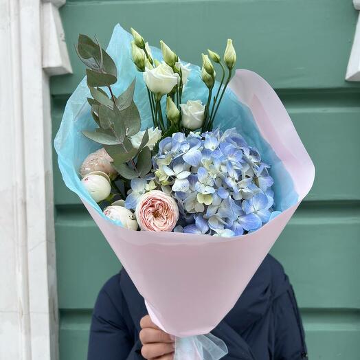 Букет голубая гортензия, эустома, пион роза и эвкалипт (сб 055)