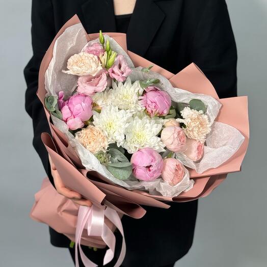 Signature bouquet with pink peonies Sara