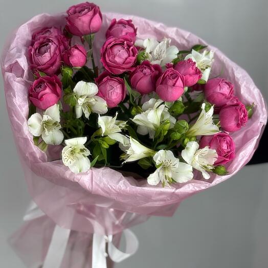 Букет кустовых пионовидных роз с альстромерией 💕