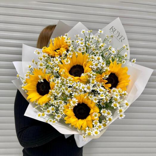Летний букет из подсолнухов и ромашек 🌻