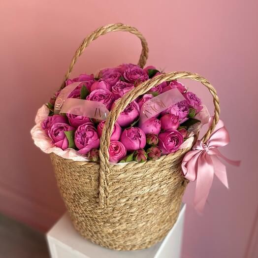 Кашпо с кустовыми розами