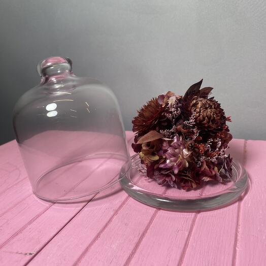 Миниатюра в стеклянном клоше в бордовых оттенках с гортензией