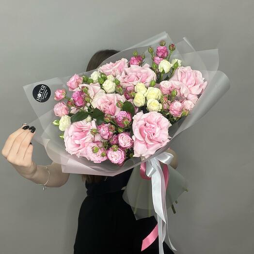 Букет микс кустовых роз и французских роз