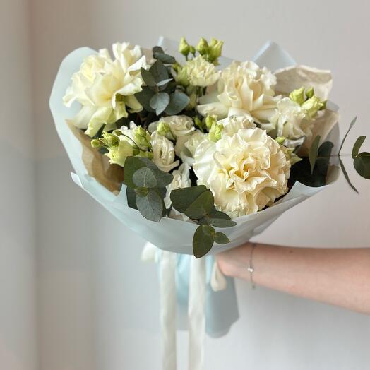 Букет из французских роз с эустомой