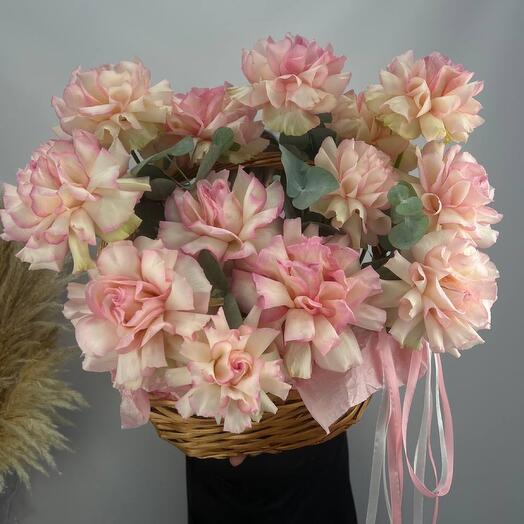 Корзина с ажурными розами💕