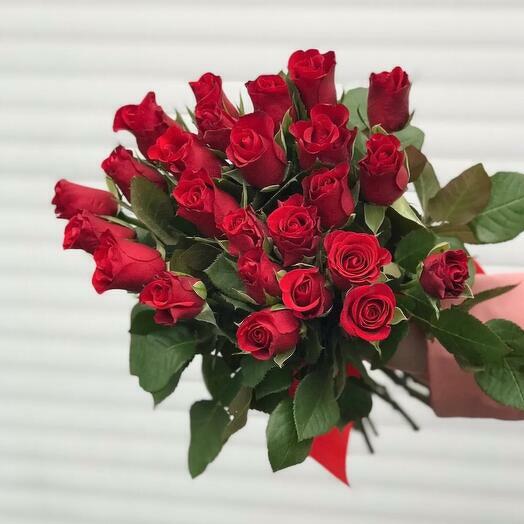 Букет из 25 красных кенийских роз
