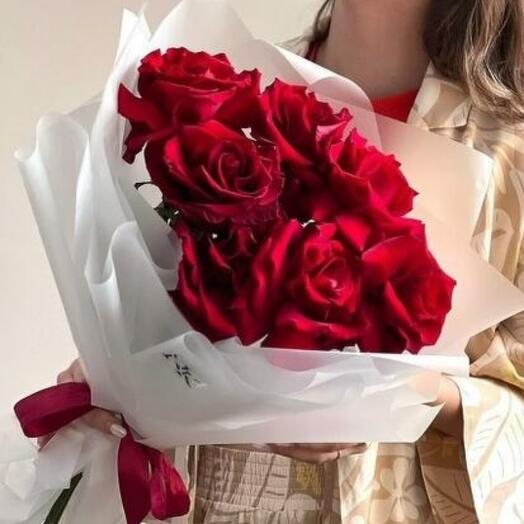 A bouquet of scarlet roses