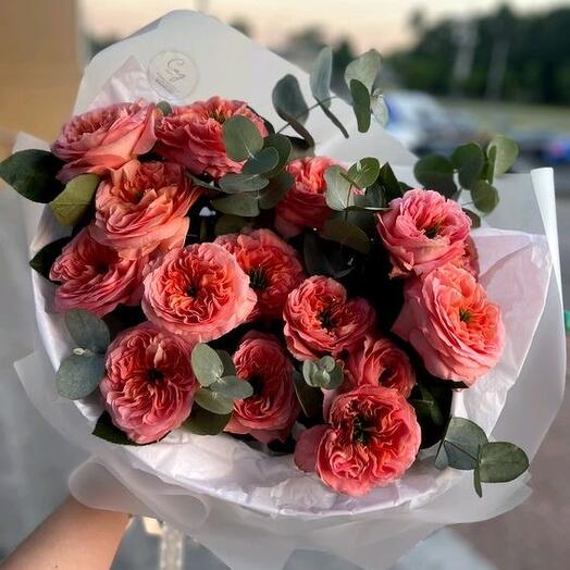 15 роз Мандарин с эвкалиптом