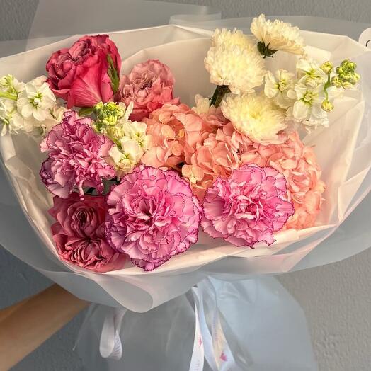 Нежная композиция с гвоздиками