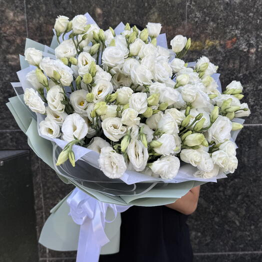 Букет из нежной эустомы