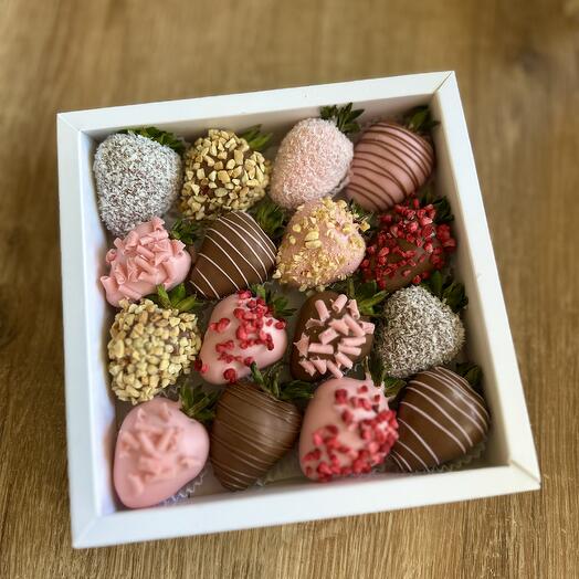 Бокс с клубникой в шоколаде