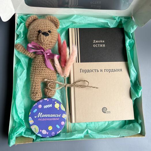 Подарочный набор с книгой и мишкой