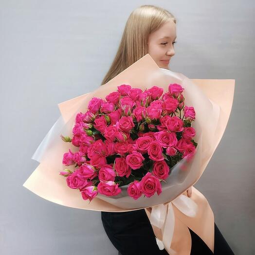Яркий букет из 17 кустовых роз для мамы, любимой, на день рождения, для учителя