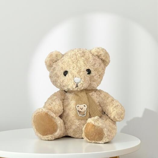 Бежевый плюшевый мишка