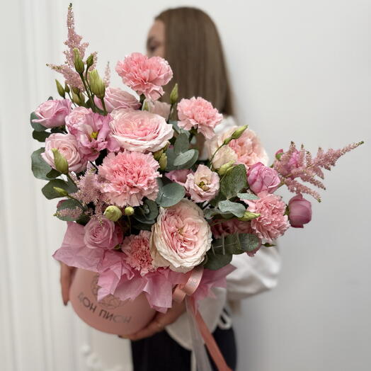 M «Розовый сад» ( премиальные пионовидные розы, кустовые розы, диантусы, лизиантусы, астильба)