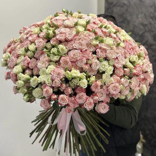 Букет из 51 кустовой розы