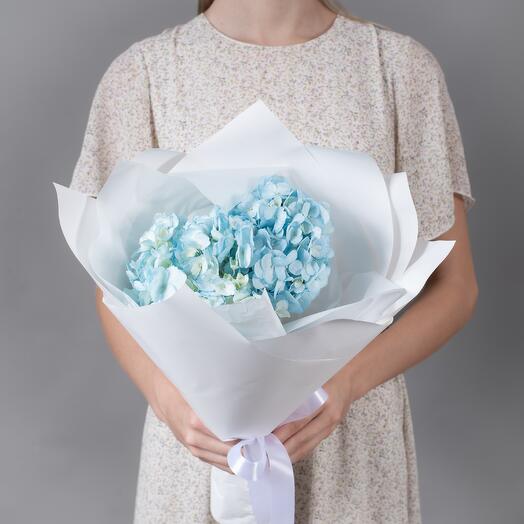 Букет из голубой гортензии