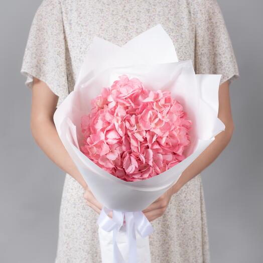 Букет из розовой гортензии
