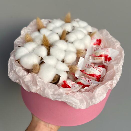 Нежная композиция из хлопка с raffaello